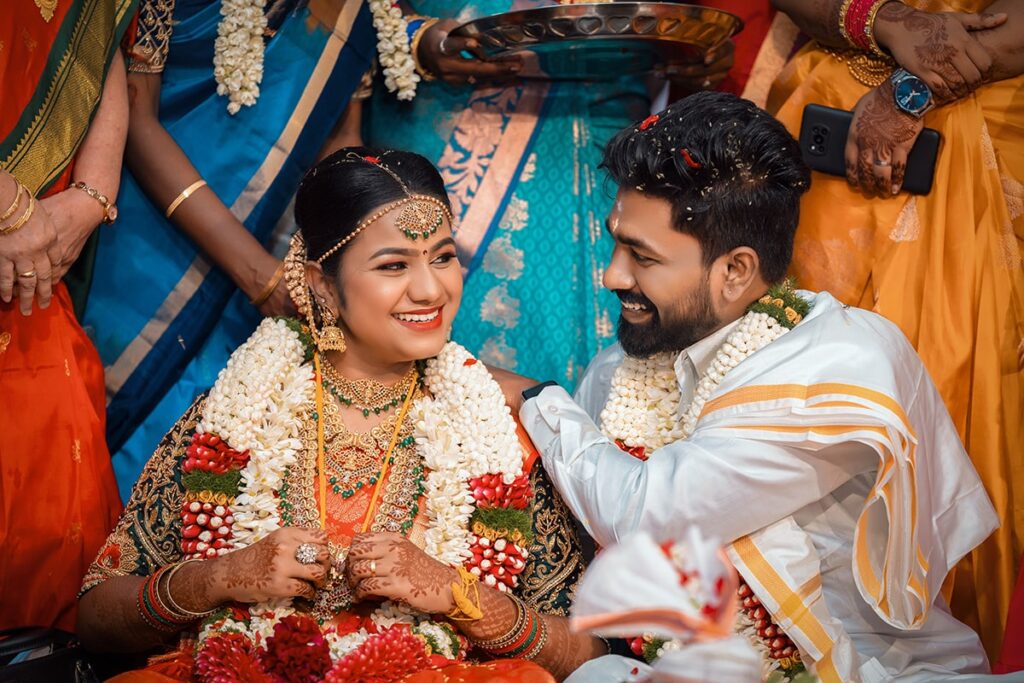 indian wedding couple poses