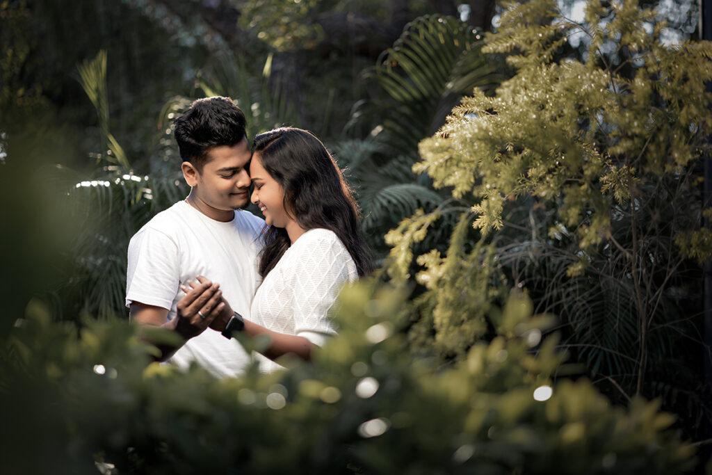 pre wedding poses for couple